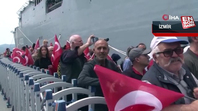 İzmir'de TCG Anadolu'ya ziyaretçi akını