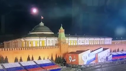 Momento en el que un supuesto dron ataca el edificio del Kremlin