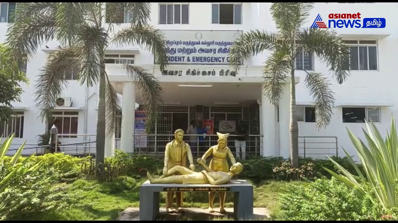 Watch : மருத்துவமனையில் பணியிலிருந்த பெண் ஊழியரை அரிவாளால் தாக்கிய கணவன்! அதே மருத்துவமனையில் அட்மிட்டான பெண்!