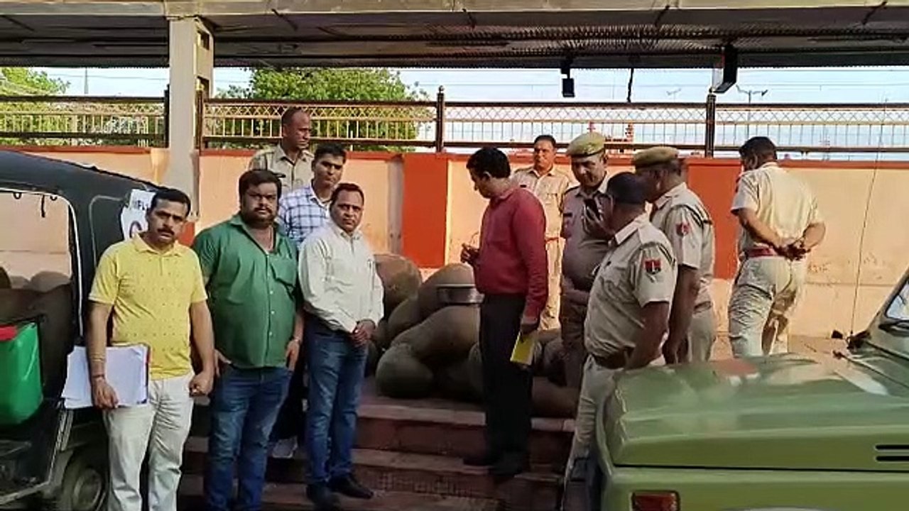 रेलवे स्टेशन पर सौ क्विंटल से अधिक मिलावटी मावा पकड़ा