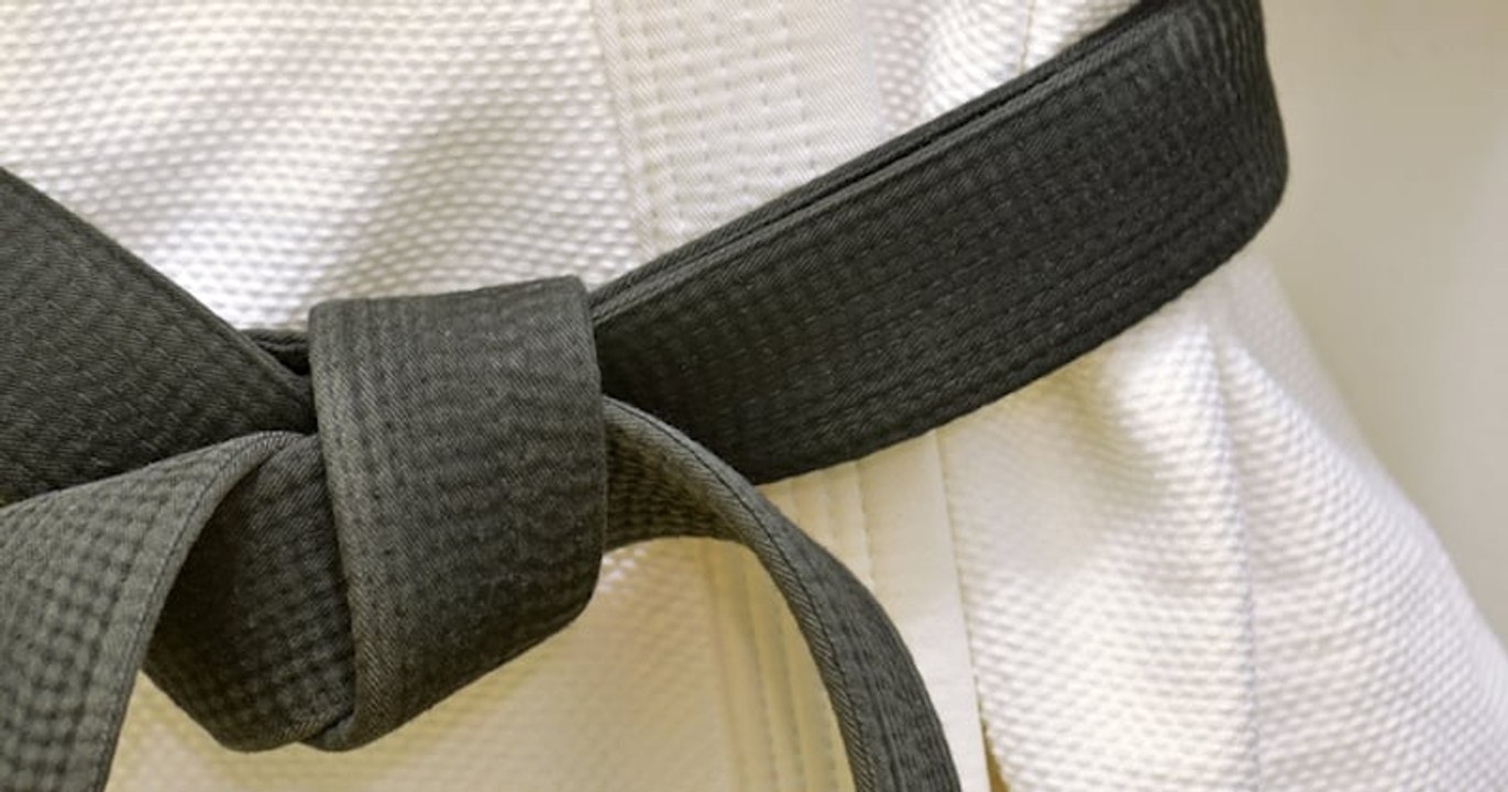 À 68 ans, elle décroche sa ceinture noire de karaté et démontre que rien n'est impossible