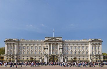 Homem é preso após jogar munição no Palácio de Buckingham dias antes da coroação do rei Charles III