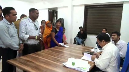 कुंआ गांव के ग्रामीणों ने सड़क निर्माण की मांग की