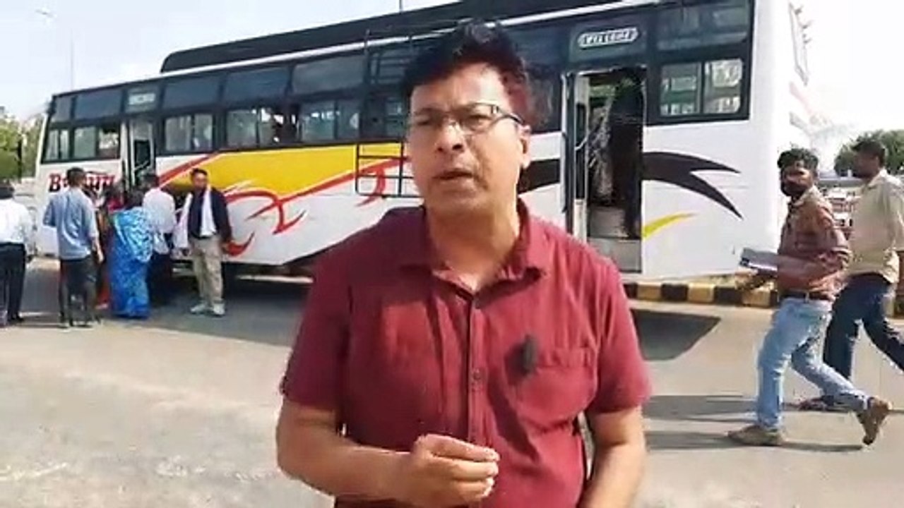 UP nikay chunav  : झांसी में 632 पोलिंग पार्टिय...