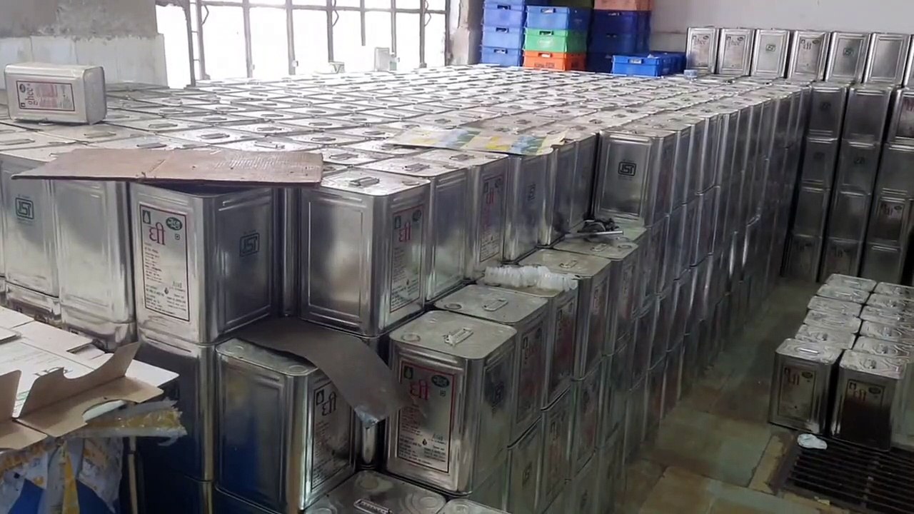 सरस डेयरी प्लांट में रखा 7 करोड़ का घी, अब खपाने में आ रहे पसीने