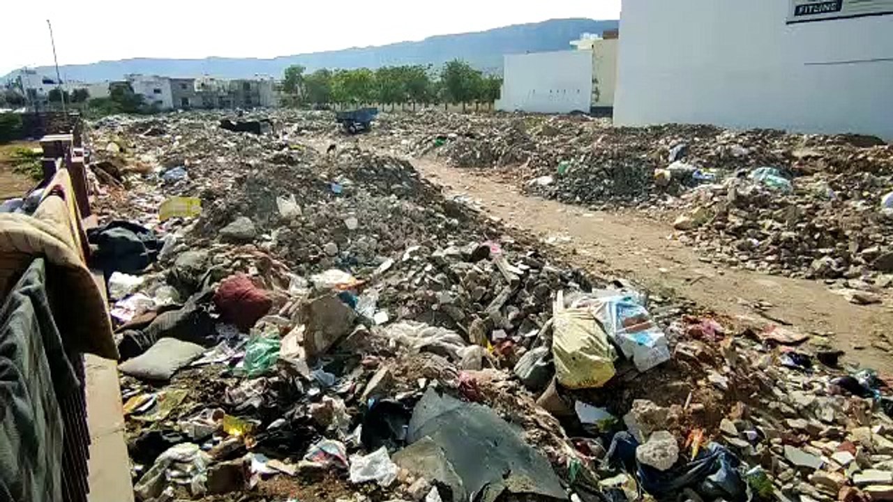 कचरे के ढेर से डंपिंग यार्ड बने आवासीय क्षेत्र