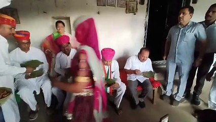 CM Birthday: Gehlot celebrated birthday with tribal family
