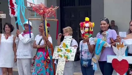 Realizan procesión por el Día de la Vera Cruz
