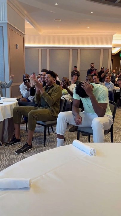 L’émotion du joueur de basket-ball Joël Embiid...