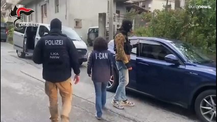 عملية أمنية تستهدف مافيا كالابريا في أوروبا تنتهي باعتقال أكثر من 130 شخصا