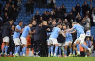 Erling Haaland receives guard of honour from Man City players