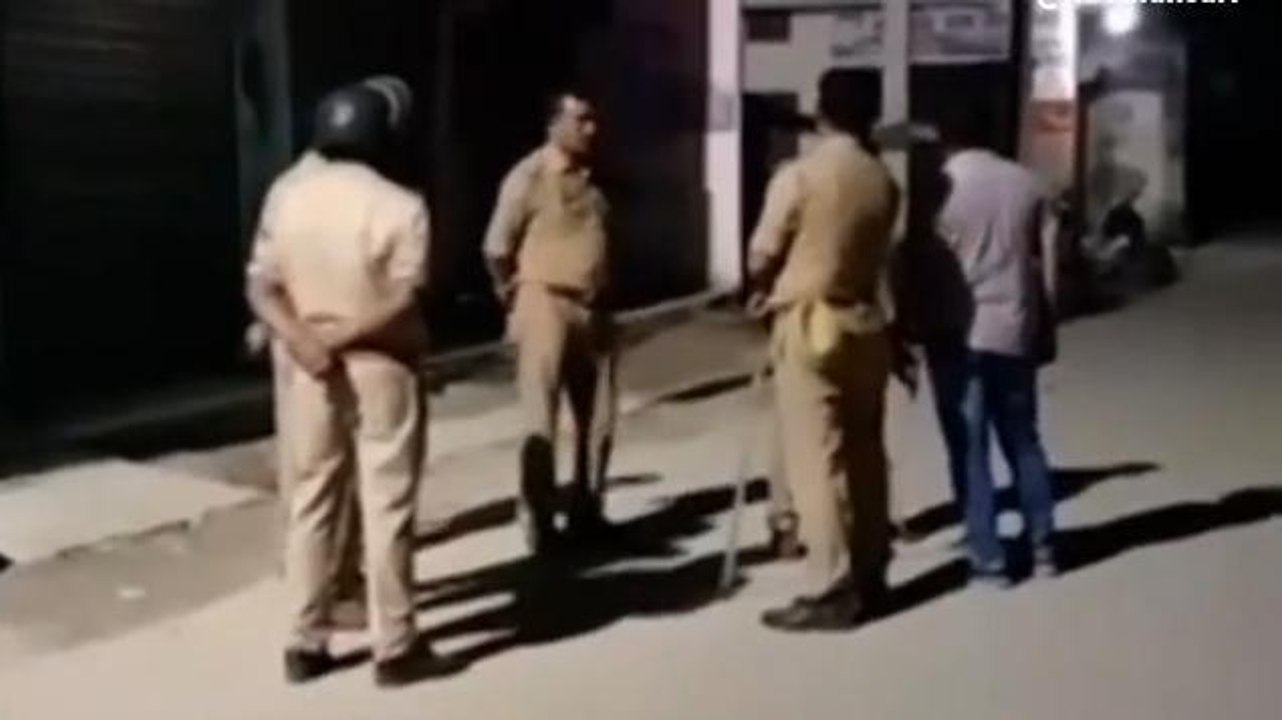 कुशीनगर: बच्चों के विवाद में दो गुटों में चले ईंट पत्थर, पुलिस ने डाला डेरा