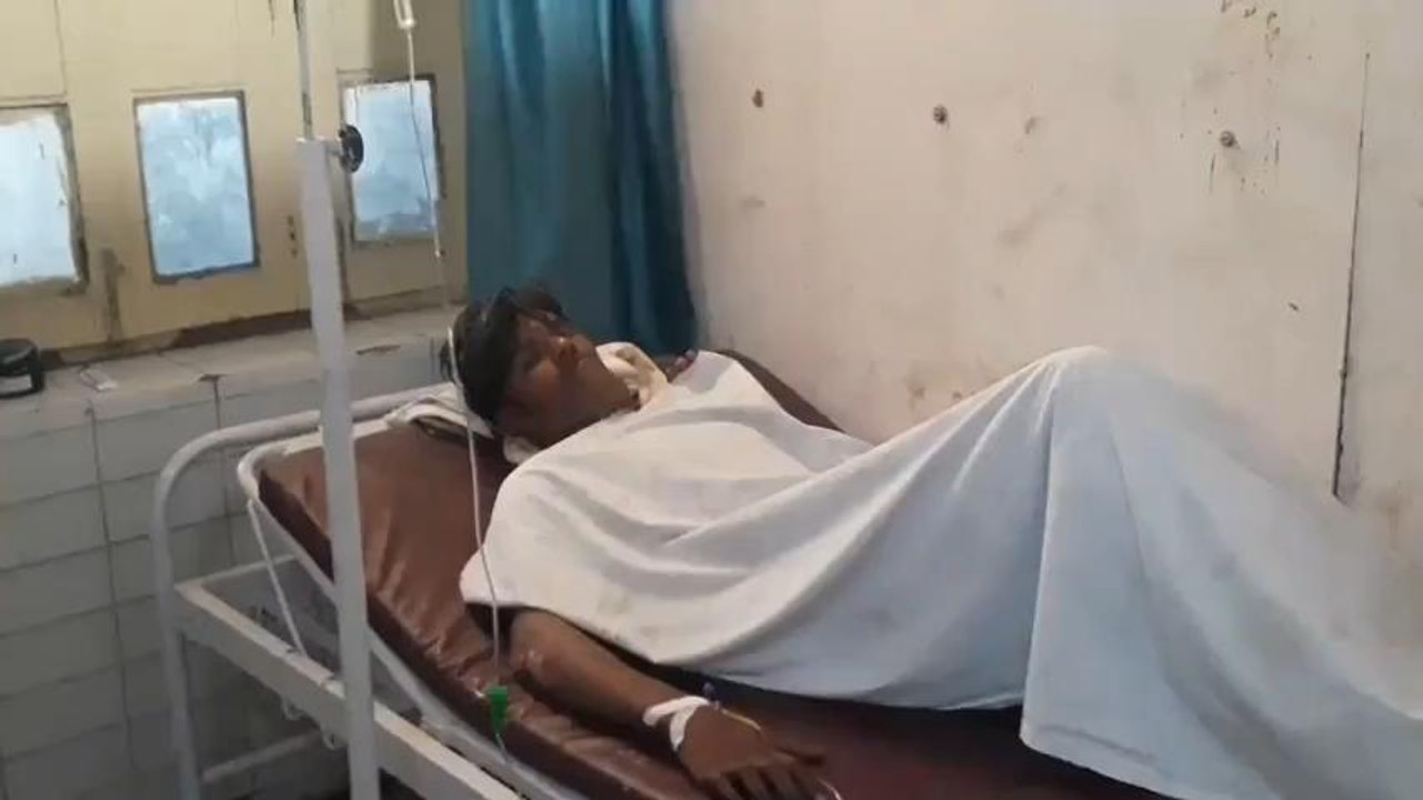 बदायूं:बारात चढ़त के दौरान हादसा,रंगशाला के हाईटेंशन लाइन की चपेट में आने से 4 लोग झुलसे