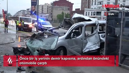 Otomobil ve durağa çarpan araç ikiye bölündü