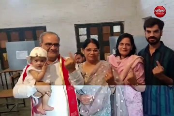 Video: गोद में पोती को लिए मतदान करने पहुंचे यूपी भाजपा अध्यक्ष भूपेंद्र चौधरी, जानें क्या बोले