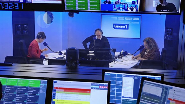 Maires et députés opposés à l'obligation des drapeaux français et européen sur les mairies