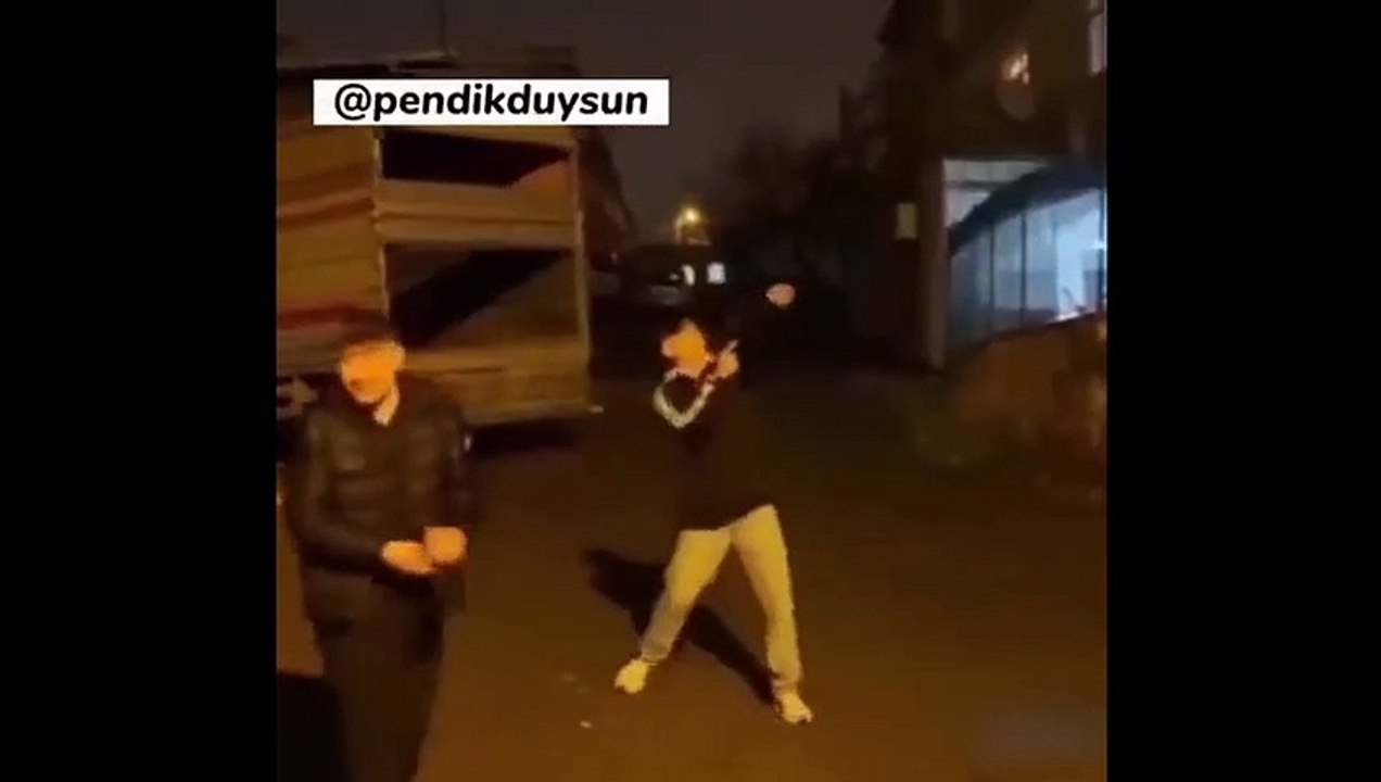 Pendik'te iki kişi sağa sola ateş açtı