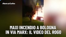Maxi incendio a Bologna in via Marx: il video del rogo