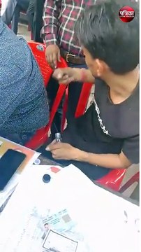 खुल्लमखुल्ला फर्जी वोटिंग का खेल! बूथ के बाहर ही उंगली से मिटाई जा रही वोटिंग इंक, वीडियो हुआ वायरल