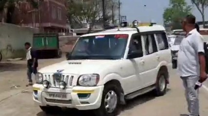 मथुरा: कड़ी सुरक्षा के बीच मतदान जारी, एसपी सिटी ने बूथों का किया निरीक्षण