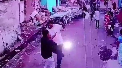 खंडवा: मामूली विवाद में जमकर हुई मारपीट,वीडियो सोशल मीडिया पर वायरल