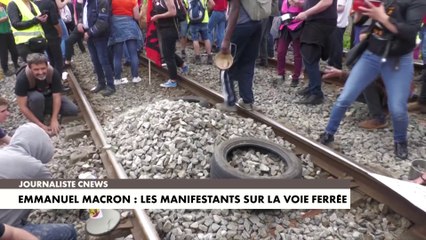 Visite d'Emmanuel Macron à Saintes : les manifestants tentent de bloquer la voie ferrée
