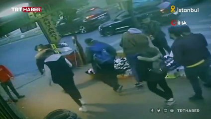İstanbul'da kontrolden çıkan araç yayaların arasına daldı