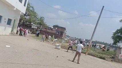 फर्जी वोटिंग को लेकर हुआ पथराव, आधा दर्जन से ज्यादा लोग पथराव में हुए घायल