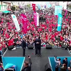 İmamoğlu, genci elinden mikrofonu aldı: Yakacak kendini