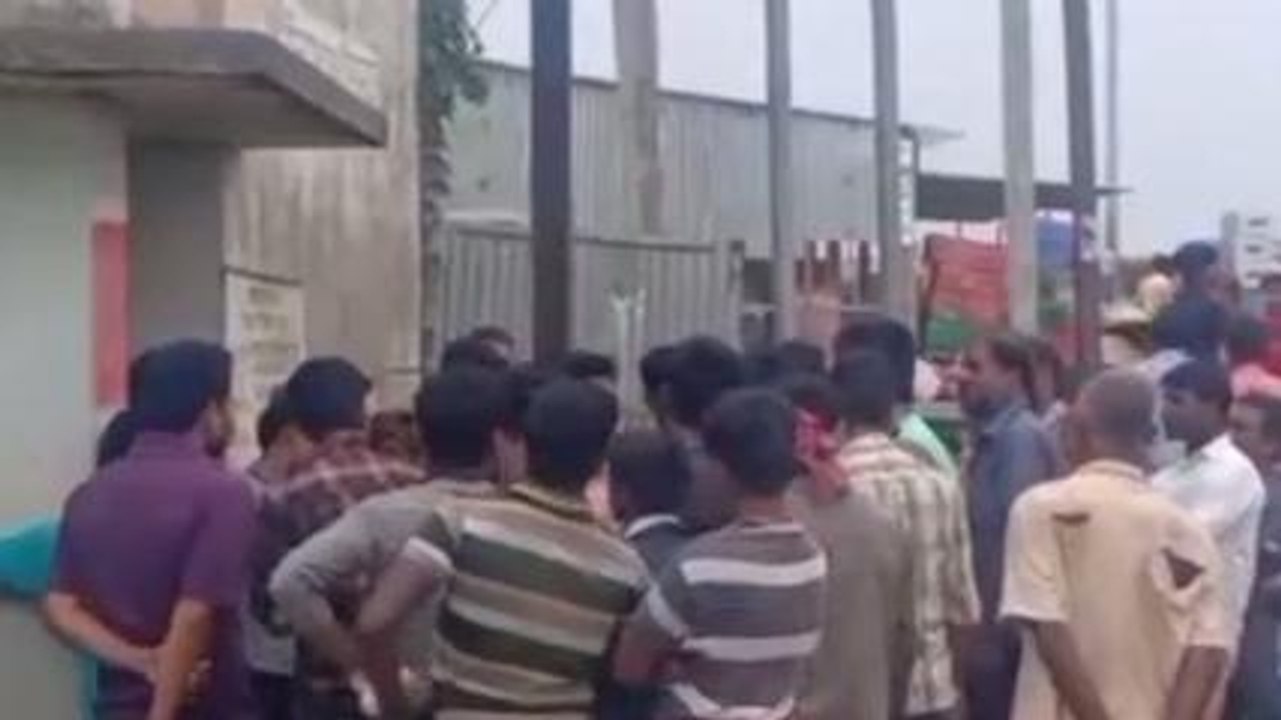 উঃ দিনাজপুর: মোবাইল চুরি করে পাকড়াও চোর! তারপর কী হলো দেখুন