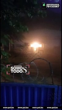 Un incendio de gran magnitud consume los galpones de una fábrica de plásticos en el Parque Industrial