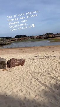 L'occasion d'un tour en bord de mer pour Estelle Denis et Marc Thiercelin Estelle Denis en vacances en Bretagne avec Marc Thiercelin