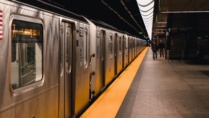 Falleció imitador de Michael Jackson tras ser asfixiado en metro de Nueva York