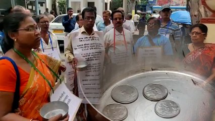দেওয়া হচ্ছে না হাওড়ার অবসরপ্রাপ্ত পুরকর্মীদের পেনশন!  | Oneindia Bengali