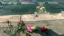 Kadıköy'de sokak müzisyeni Cihan Aymaz'ın öldürüldüğü yere çiçek ve müzik aletleri bırakıldı