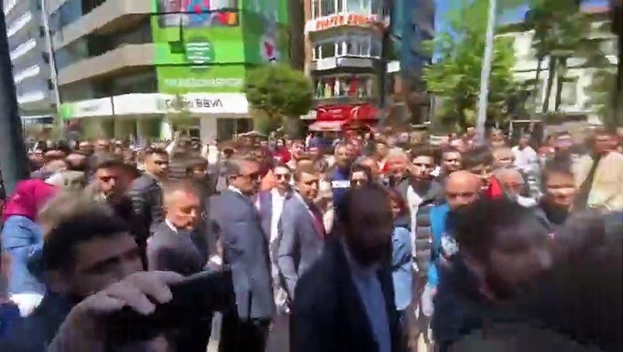 HÜDAPAR'ın Trabzon'da stand açması üzerine olaylar çıktı:  "PKK'lısın değil mi sen? Biz şeriatçıyız lan."