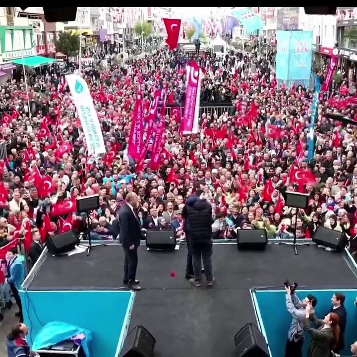 İmamoğlu'ndan mikrofonu alıp "Her şey çok güzel olacak, Recep Tayyip Erdoğan duysun' diyen gence: "Kerata yakacak burayı..."