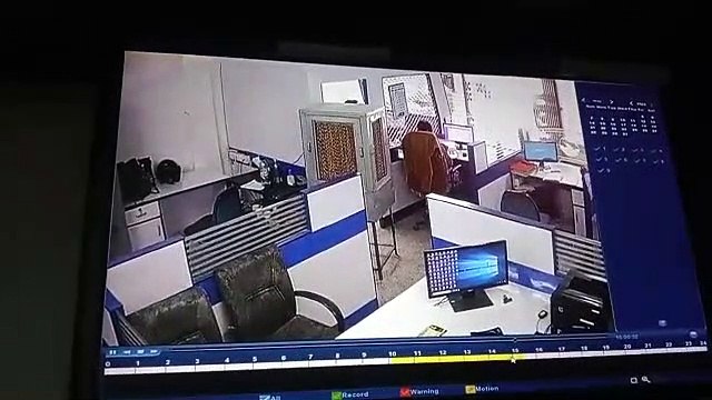 फिल्मी स्टाइल में मरूधरा बैंक से लूट ले गए 5.66 लाख रुपए: देखें वीडियो