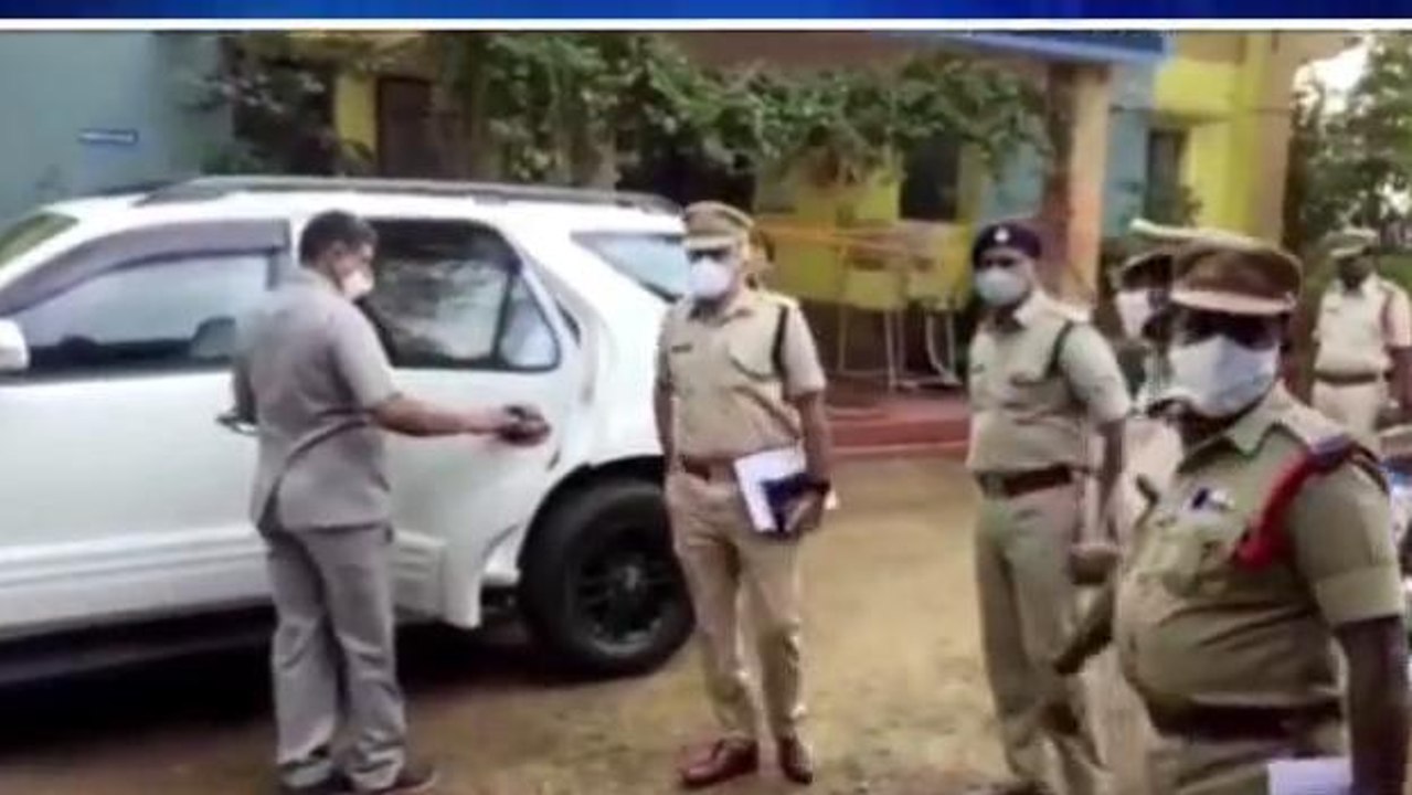 జహీరాబాద్: చెక్ పోస్టులను సందర్శించిన జిల్లా ఎస్పీ