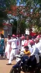 बैलगाड़ी से बारात लेकर टेका से कपसीडीह पहुंचा दूल्हा, सांसद चुन्नीलाल साहू भी बने बाराती
