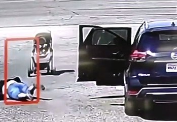 Homem para carrinho desgovernado e salva bebê de atropelamento