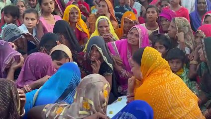 Gurjar women sang a song, Vasundhara wore bangles in her neck.