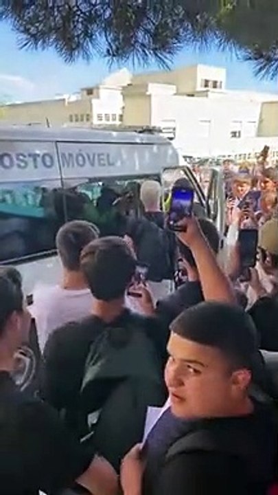 YouTuber é preso por interromper gravações dos Morangos com Açúcar.