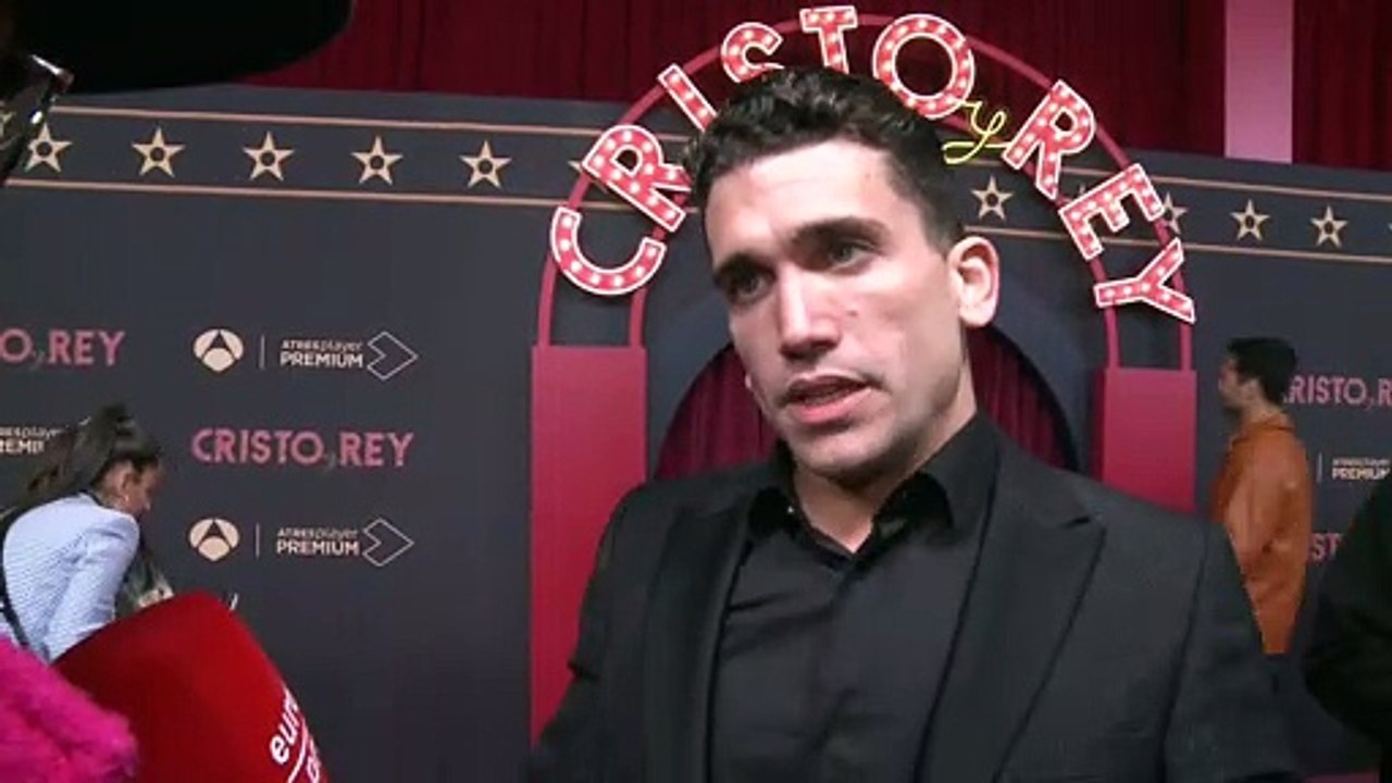 Jaime Lorente presenta a su segundo hijo con una bonita fotografía