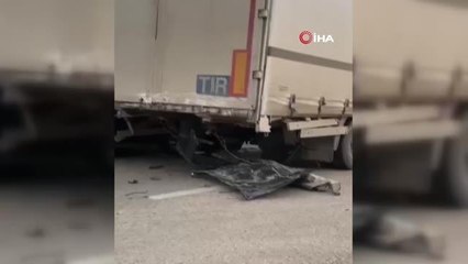 Bursa'da otomobil tırın altına ok gibi girdi : 2 ağır yaralı