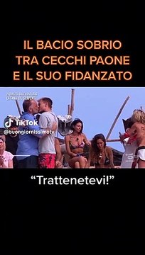 Il bacio 'troppo passionale' tra Cecchi Paone e Antolini