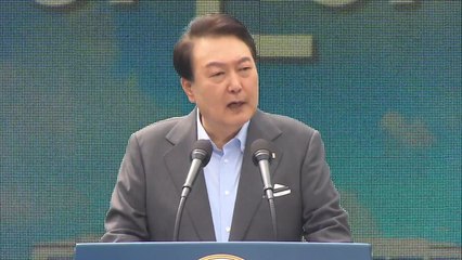 尹 "취임 때 마음 되새겨"...어린이들과 용산정원 입장 / YTN