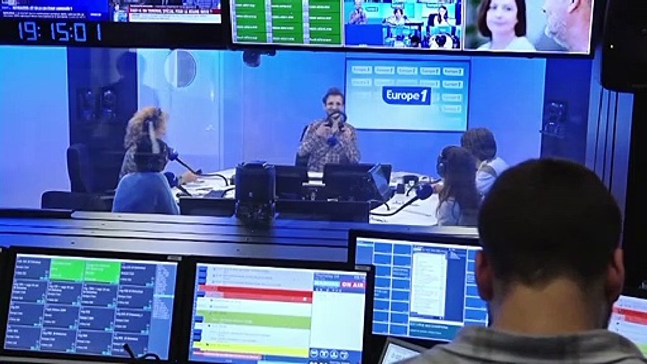 «Les Trois Mousquetaires» : à Paris, les spectateurs s'arrachent le roman d'Alexandre Dumas