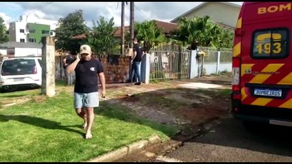 Jovem perde o controle de UP TSI e bate contra muro e grade de residência