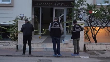 Husumetlisi tarafından oturduğu apartmanın önünde av tüfeğiyle öldürüldü